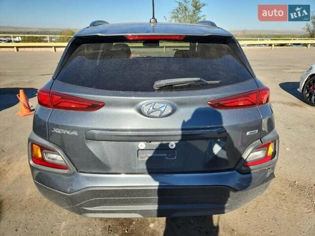 Серый Хендай Kona, объемом двигателя 2 л и пробегом 86 тыс. км за 2500 $, фото 5 на Automoto.ua