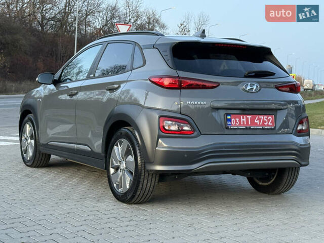 Сірий Хендай Kona, об'ємом двигуна 0 л та пробігом 63 тис. км за 18600 $, фото 1 на Automoto.ua