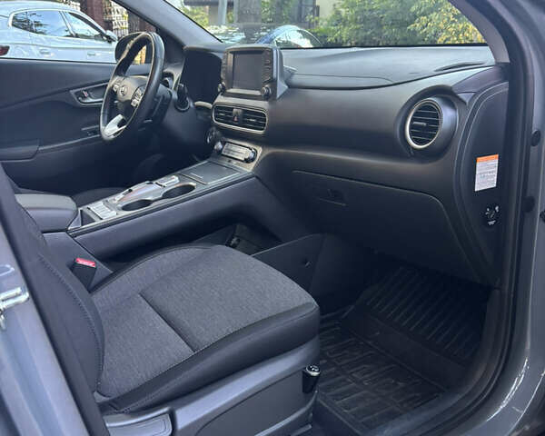 Сірий Хендай Kona, об'ємом двигуна 0 л та пробігом 43 тис. км за 15500 $, фото 50 на Automoto.ua