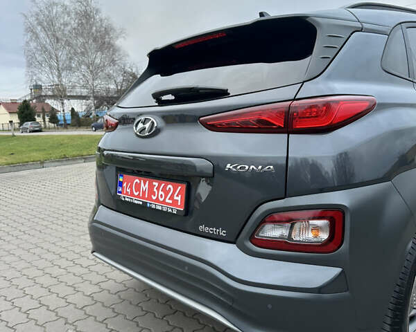 Сірий Хендай Kona, об'ємом двигуна 0 л та пробігом 149 тис. км за 17950 $, фото 15 на Automoto.ua
