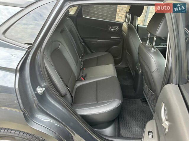 Серый Хендай Kona, объемом двигателя 0 л и пробегом 117 тыс. км за 17500 $, фото 18 на Automoto.ua