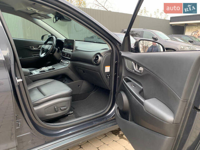 Серый Хендай Kona, объемом двигателя 0 л и пробегом 107 тыс. км за 18900 $, фото 10 на Automoto.ua