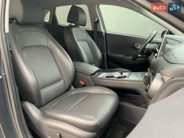 Серый Хендай Kona, объемом двигателя 0 л и пробегом 107 тыс. км за 18900 $, фото 7 на Automoto.ua