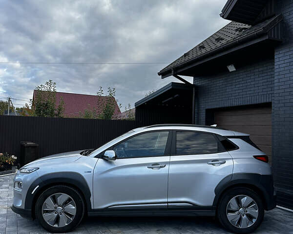 Серый Хендай Kona, объемом двигателя 0 л и пробегом 38 тыс. км за 19500 $, фото 8 на Automoto.ua