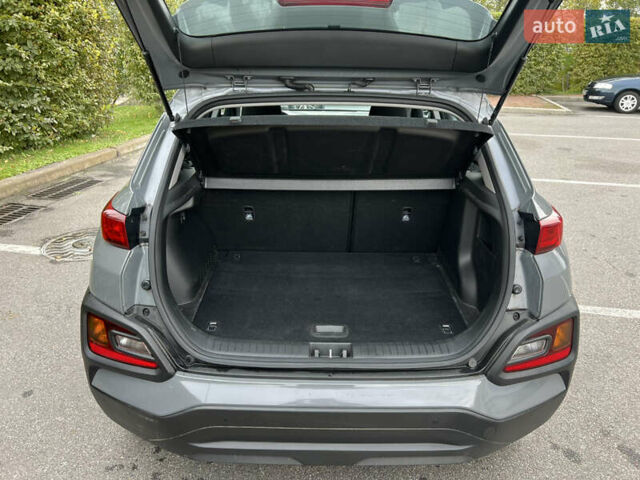 Серый Хендай Kona, объемом двигателя 1.6 л и пробегом 54 тыс. км за 20950 $, фото 43 на Automoto.ua