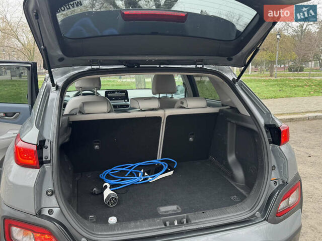 Серый Хендай Kona, объемом двигателя 0 л и пробегом 136 тыс. км за 19300 $, фото 11 на Automoto.ua