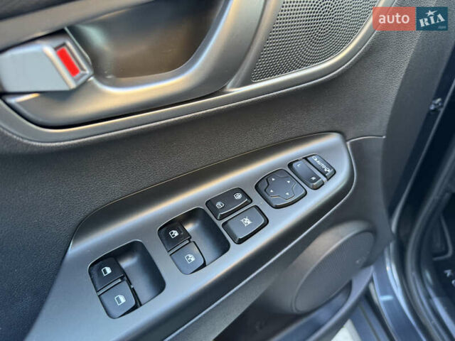 Сірий Хендай Kona, об'ємом двигуна 0 л та пробігом 114 тис. км за 15999 $, фото 12 на Automoto.ua