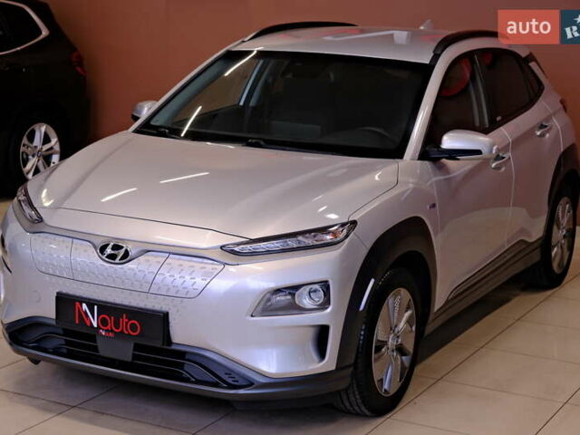 Серый Хендай Kona, объемом двигателя 0 л и пробегом 88 тыс. км за 20300 $, фото 2 на Automoto.ua