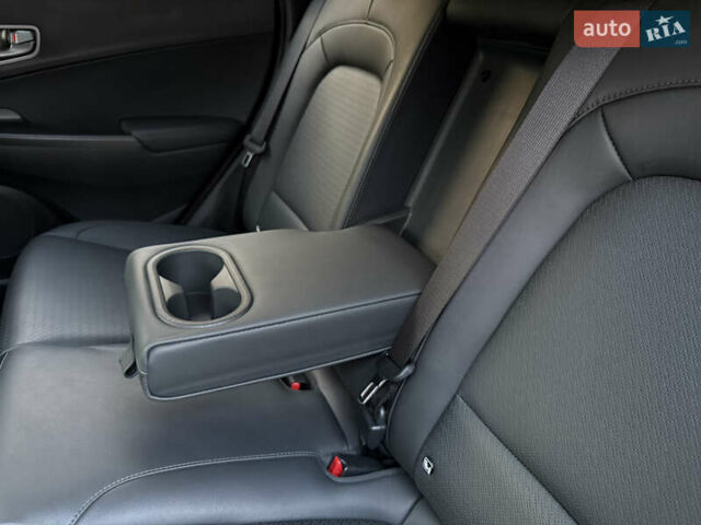 Сірий Хендай Kona, об'ємом двигуна 0 л та пробігом 81 тис. км за 17200 $, фото 68 на Automoto.ua