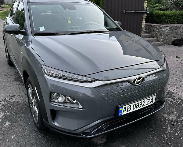 Серый Хендай Kona, объемом двигателя 0 л и пробегом 52 тыс. км за 15000 $, фото 2 на Automoto.ua