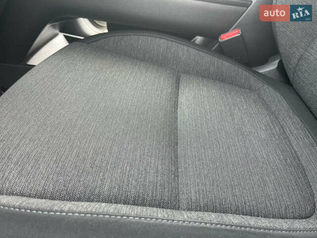 Сірий Хендай Kona, об'ємом двигуна 0 л та пробігом 50 тис. км за 14999 $, фото 29 на Automoto.ua