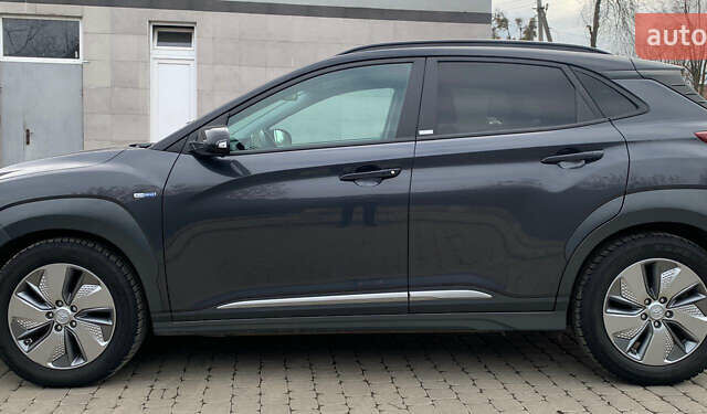 Серый Хендай Kona, объемом двигателя 0 л и пробегом 107 тыс. км за 18900 $, фото 4 на Automoto.ua
