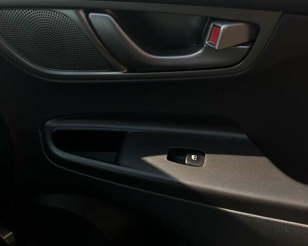 Серый Хендай Kona, объемом двигателя 0 л и пробегом 30 тыс. км за 21100 $, фото 41 на Automoto.ua