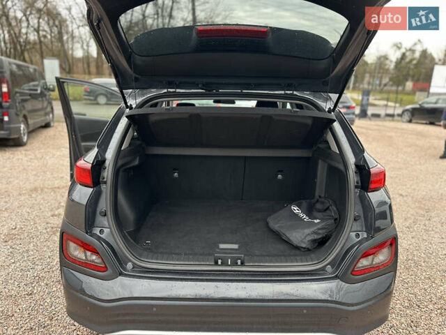 Сірий Хендай Kona, об'ємом двигуна 0 л та пробігом 61 тис. км за 18800 $, фото 29 на Automoto.ua