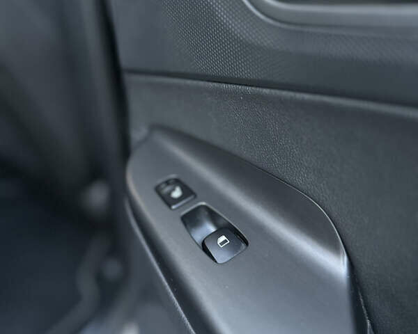 Сірий Хендай Kona, об'ємом двигуна 0 л та пробігом 137 тис. км за 16900 $, фото 68 на Automoto.ua