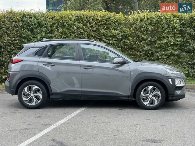 Серый Хендай Kona, объемом двигателя 1.6 л и пробегом 54 тыс. км за 20950 $, фото 22 на Automoto.ua