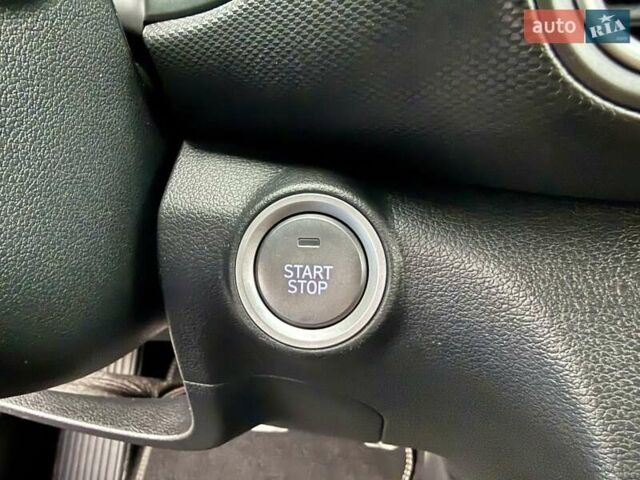 Серый Хендай Kona, объемом двигателя 0 л и пробегом 74 тыс. км за 15250 $, фото 61 на Automoto.ua