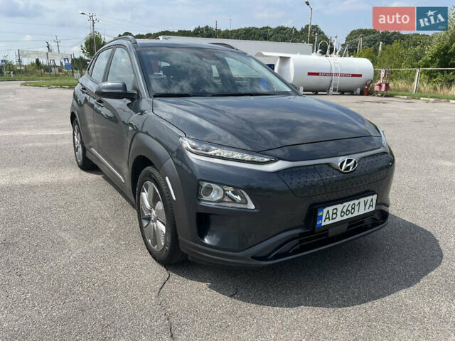 Серый Хендай Kona, объемом двигателя 0 л и пробегом 49 тыс. км за 15199 $, фото 5 на Automoto.ua