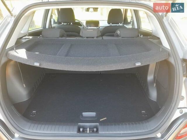 Серый Хендай Kona, объемом двигателя 0 л и пробегом 86 тыс. км за 15500 $, фото 13 на Automoto.ua