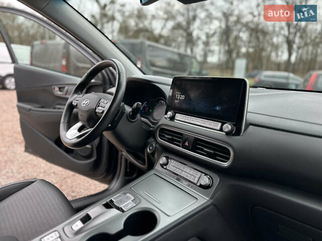 Сірий Хендай Kona, об'ємом двигуна 0 л та пробігом 61 тис. км за 18800 $, фото 36 на Automoto.ua
