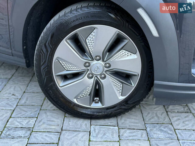 Сірий Хендай Kona, об'ємом двигуна 0 л та пробігом 114 тис. км за 15999 $, фото 65 на Automoto.ua