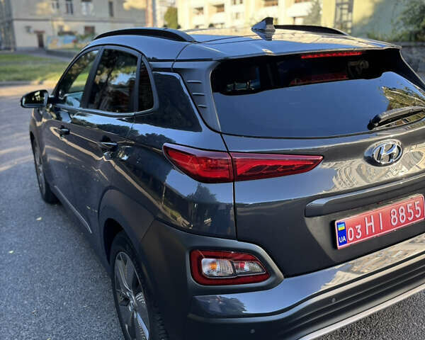 Сірий Хендай Kona, об'ємом двигуна 0 л та пробігом 62 тис. км за 18200 $, фото 17 на Automoto.ua