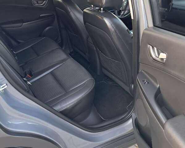 Сірий Хендай Kona, об'ємом двигуна 0 л та пробігом 63 тис. км за 17950 $, фото 14 на Automoto.ua