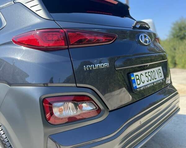 Серый Хендай Kona, объемом двигателя 0 л и пробегом 30 тыс. км за 21100 $, фото 10 на Automoto.ua