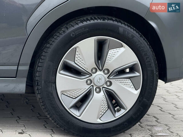 Сірий Хендай Kona, об'ємом двигуна 0 л та пробігом 78 тис. км за 18600 $, фото 14 на Automoto.ua