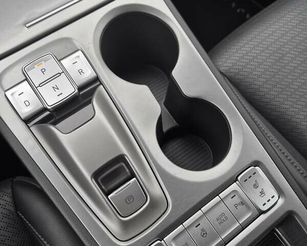 Сірий Хендай Kona, об'ємом двигуна 0 л та пробігом 99 тис. км за 19499 $, фото 41 на Automoto.ua