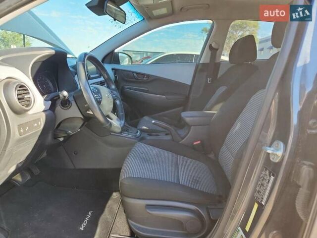 Серый Хендай Kona, объемом двигателя 2 л и пробегом 86 тыс. км за 2500 $, фото 6 на Automoto.ua
