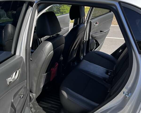 Серый Хендай Kona, объемом двигателя 0 л и пробегом 31 тыс. км за 20000 $, фото 8 на Automoto.ua