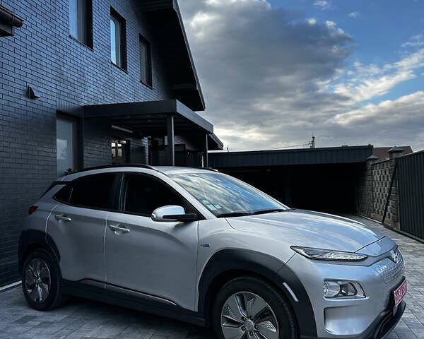 Серый Хендай Kona, объемом двигателя 0 л и пробегом 38 тыс. км за 19500 $, фото 10 на Automoto.ua