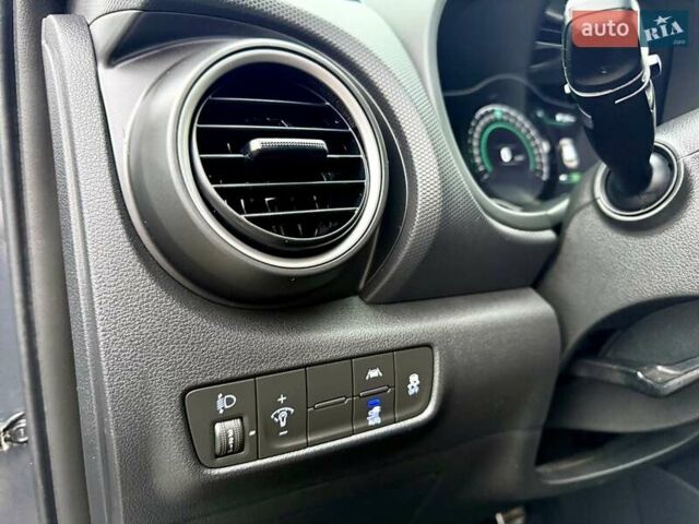 Серый Хендай Kona, объемом двигателя 0 л и пробегом 74 тыс. км за 15250 $, фото 49 на Automoto.ua