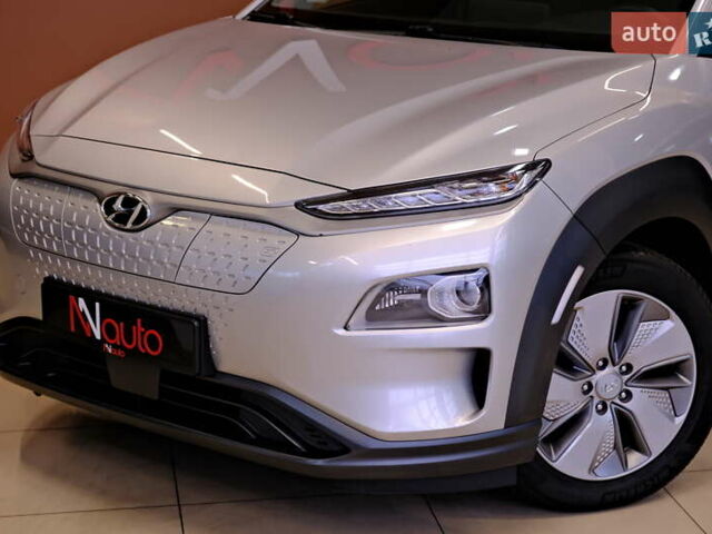 Серый Хендай Kona, объемом двигателя 0 л и пробегом 88 тыс. км за 20300 $, фото 10 на Automoto.ua