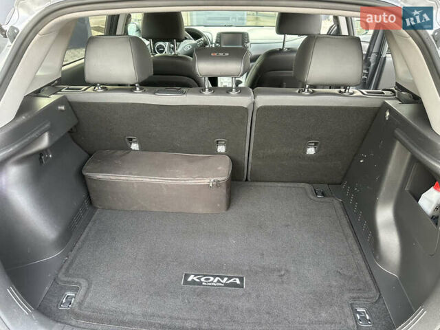 Сірий Хендай Kona, об'ємом двигуна 0 л та пробігом 56 тис. км за 17900 $, фото 17 на Automoto.ua