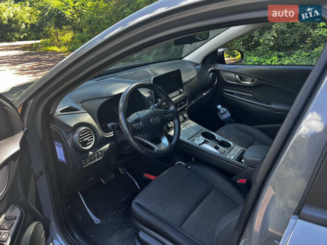 Сірий Хендай Kona, об'ємом двигуна 0 л та пробігом 117 тис. км за 17300 $, фото 8 на Automoto.ua