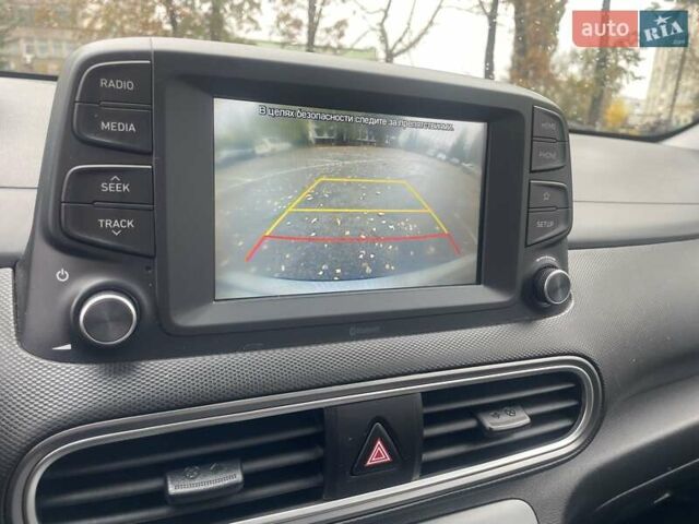 Серый Хендай Kona, объемом двигателя 0 л и пробегом 114 тыс. км за 17100 $, фото 30 на Automoto.ua