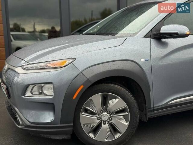 Сірий Хендай Kona, об'ємом двигуна 0 л та пробігом 61 тис. км за 17700 $, фото 4 на Automoto.ua