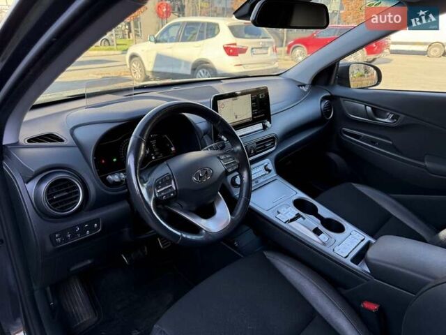 Серый Хендай Kona, объемом двигателя 0 л и пробегом 111 тыс. км за 17000 $, фото 14 на Automoto.ua