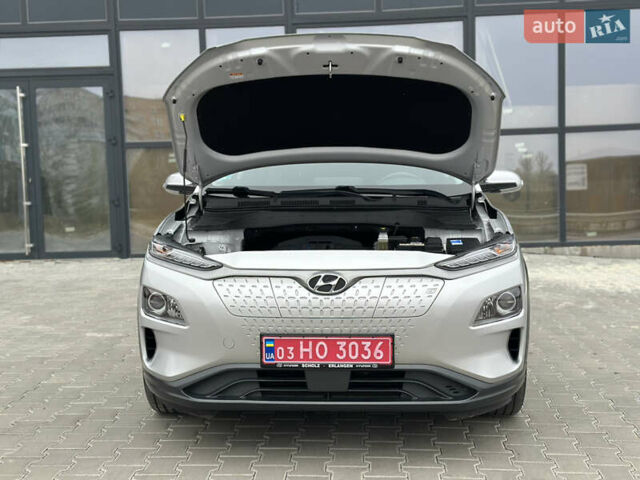Серый Хендай Kona, объемом двигателя 0 л и пробегом 62 тыс. км за 18900 $, фото 53 на Automoto.ua