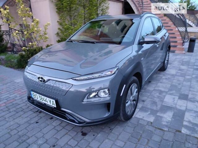 Сірий Хендай Kona, об'ємом двигуна 0 л та пробігом 30 тис. км за 17100 $, фото 4 на Automoto.ua