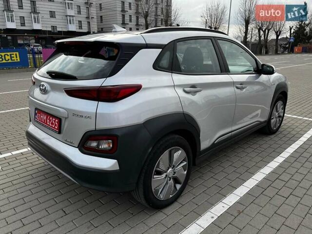 Серый Хендай Kona, объемом двигателя 0 л и пробегом 136 тыс. км за 16700 $, фото 4 на Automoto.ua