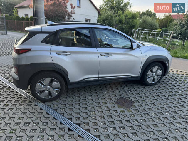 Сірий Хендай Kona, об'ємом двигуна 0 л та пробігом 91 тис. км за 16999 $, фото 6 на Automoto.ua