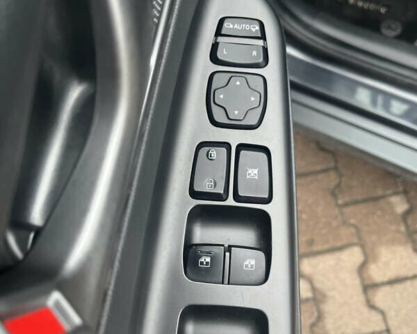 Серый Хендай Kona, объемом двигателя 0 л и пробегом 98 тыс. км за 17700 $, фото 10 на Automoto.ua