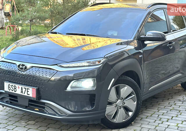 Серый Хендай Kona, объемом двигателя 0 л и пробегом 137 тыс. км за 17500 $, фото 5 на Automoto.ua