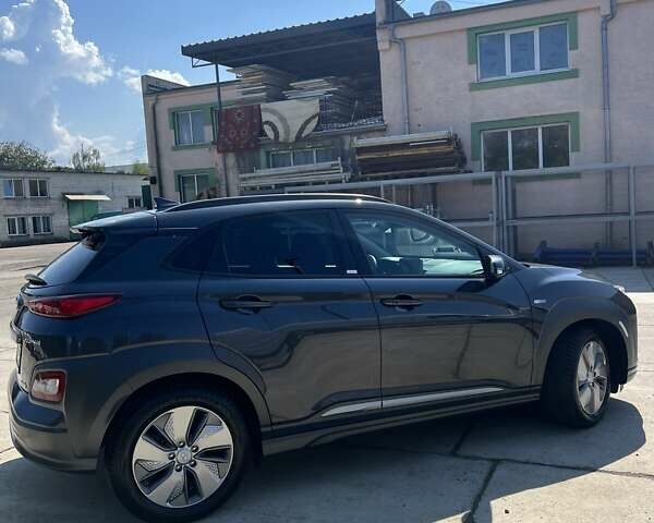 Серый Хендай Kona, объемом двигателя 0 л и пробегом 30 тыс. км за 21100 $, фото 13 на Automoto.ua
