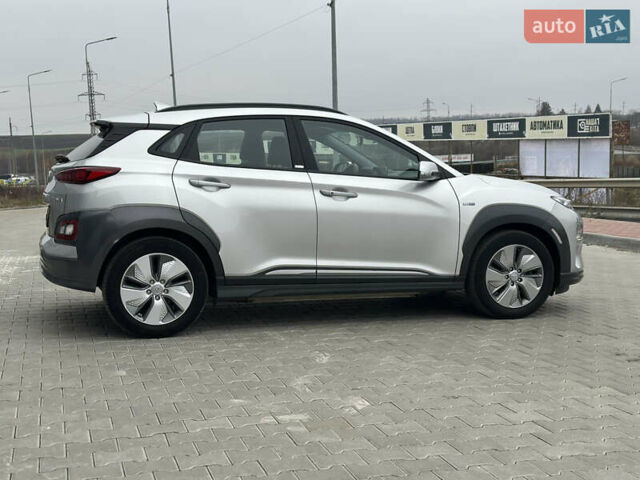 Серый Хендай Kona, объемом двигателя 0 л и пробегом 62 тыс. км за 18900 $, фото 6 на Automoto.ua