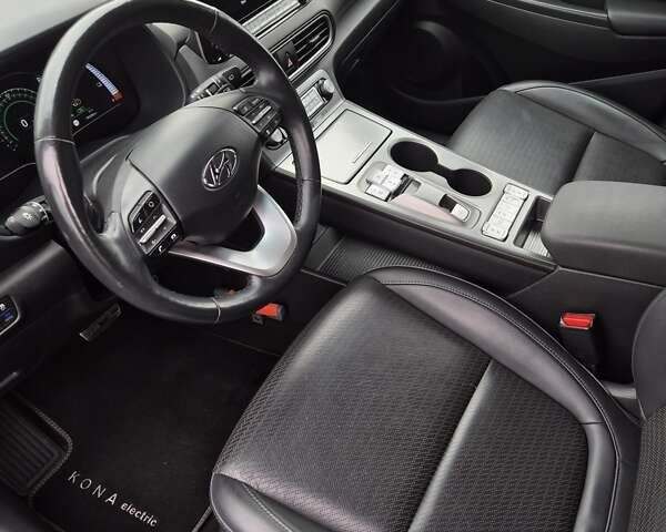 Сірий Хендай Kona, об'ємом двигуна 0 л та пробігом 99 тис. км за 19499 $, фото 39 на Automoto.ua