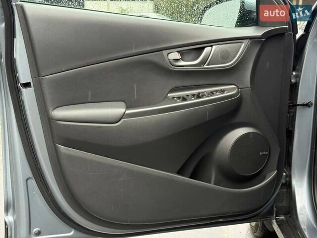 Сірий Хендай Kona, об'ємом двигуна 0 л та пробігом 61 тис. км за 17700 $, фото 23 на Automoto.ua